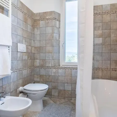-villa Emily- Parking, Garden & Wi-fi Daire *